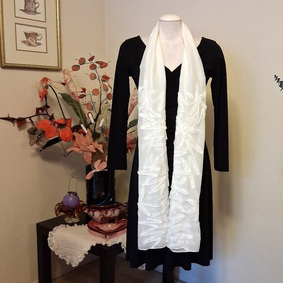 Vintage Women's NEW Stills 52% Silk Long Classic Luxury White Scarf - Picture 1 of 10